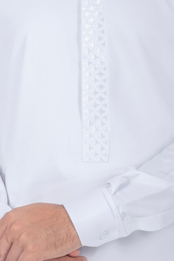 Men's White Thawb With Golden Embroidery - Image 11