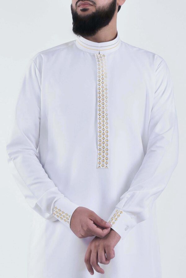 Men's White Thawb With Golden Embroidery