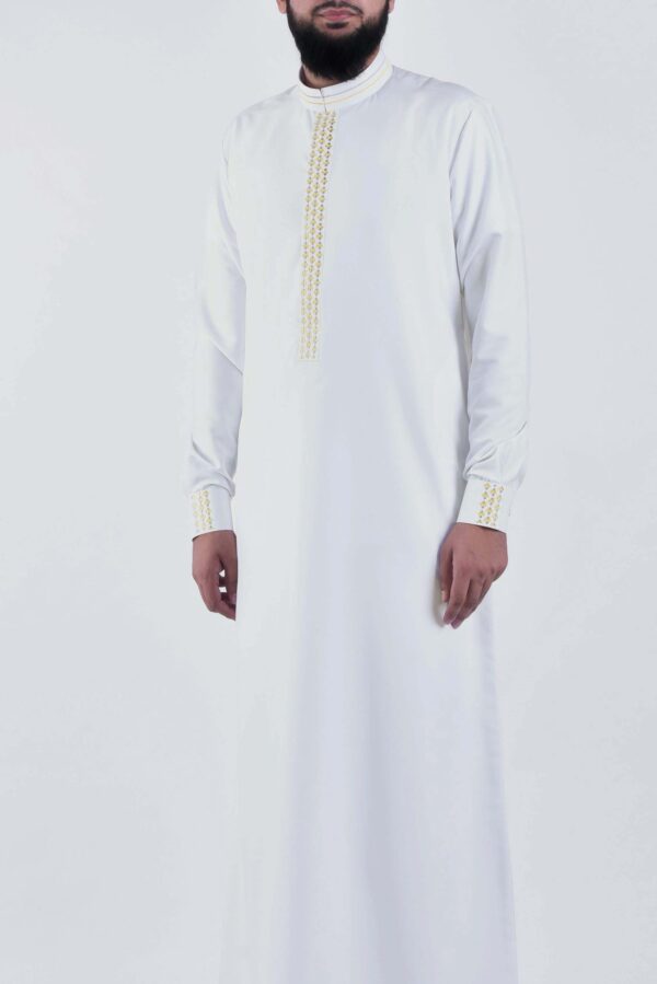 Men's White Thawb With Golden Embroidery - Image 2